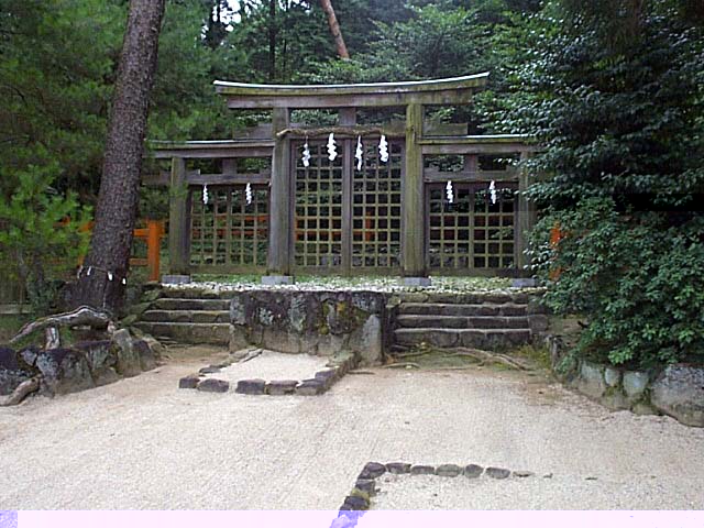 桧原神社の三つ鳥居