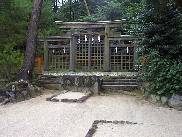 桧原神社の三つ鳥居